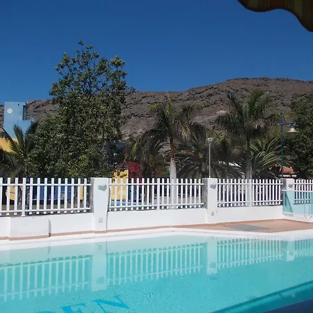 Golden Beach Met Pool Apartment